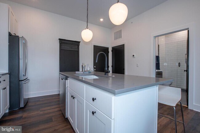 Building Photo - 2940 W Thompson St