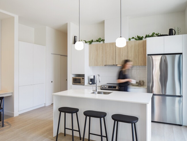 Building Photo - Mellem Ville-Marie