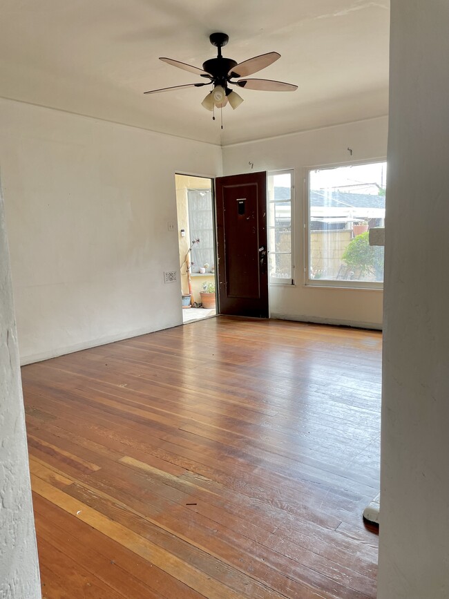 Foto del edificio - 538 N Sycamore Ave