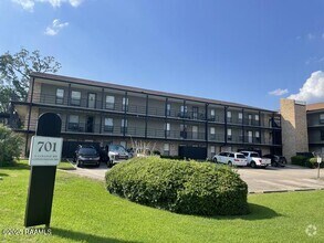 Building Photo - 701 S College Rd