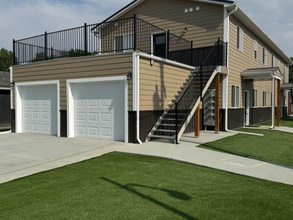 Building Photo - 310 3rd St W