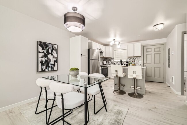 Building Photo - Stunning Renovation! HUGE 2 Bed 1.5 Townho...