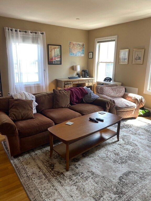 Foto del edificio - 352 W 3rd St