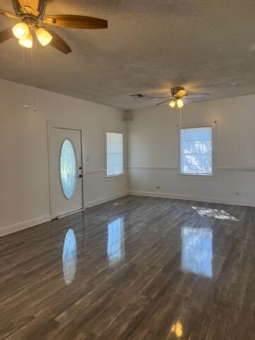 Foto del edificio - 121 W B St