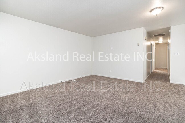 Foto del edificio - 708 Robert Ave