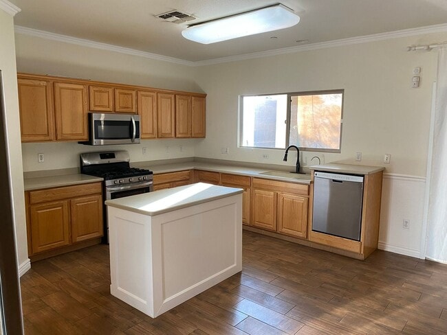 Building Photo - Don't Miss this Spacious Sahuarita Beauty!