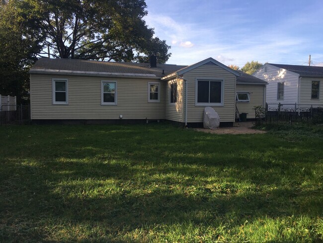 Building Photo - 3 Bed, 1 Bath- Ranch, Liverpool-Galeville