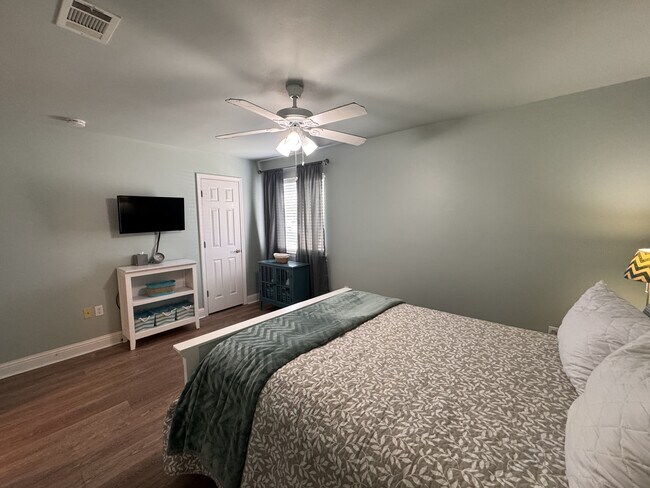 Foto del edificio - 1664 Beach Blvd