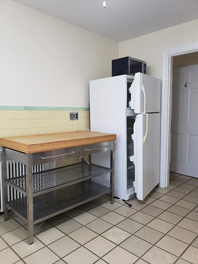 Building Photo - 13 Hackett Cir N