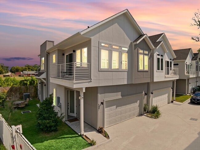 Building Photo - 851 Prosper St