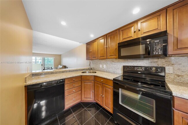 Building Photo - 6075 N Sabal Palm Blvd