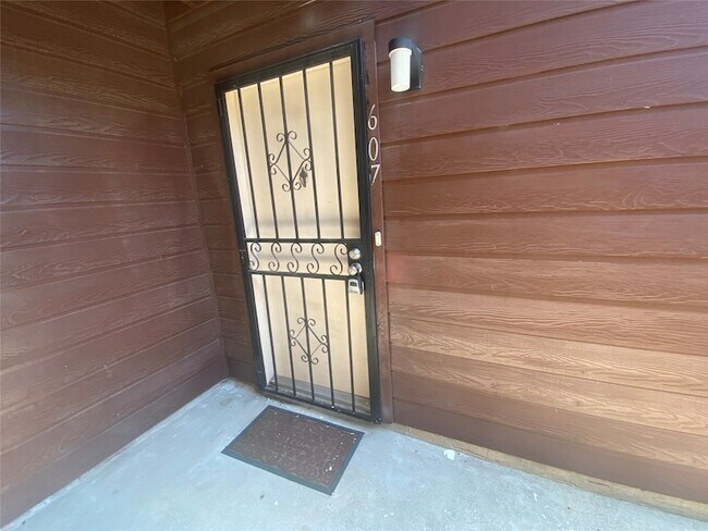 Building Photo - 12905 Woodforest Blvd