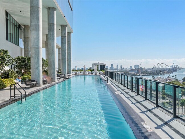 Foto del edificio - 398 NE 5th St