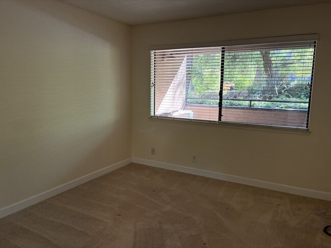 Building Photo - 39199 Guardino Dr