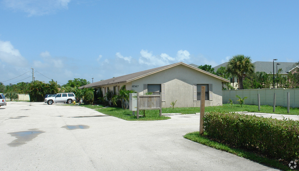 Foto del edificio - Villas Of Jupiter Gardens