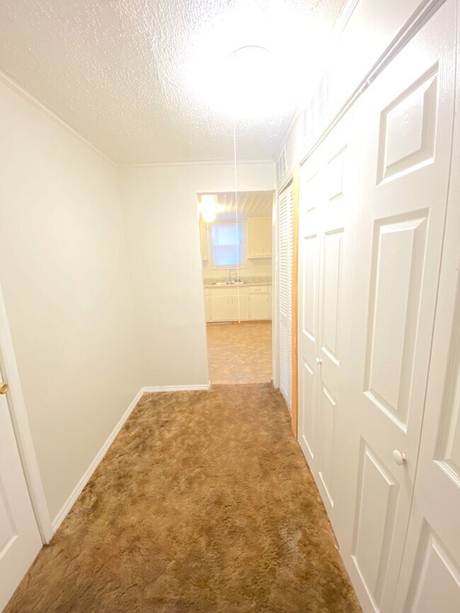 Foto del edificio - 2 Bedroom/1 Bathroom House For Rent