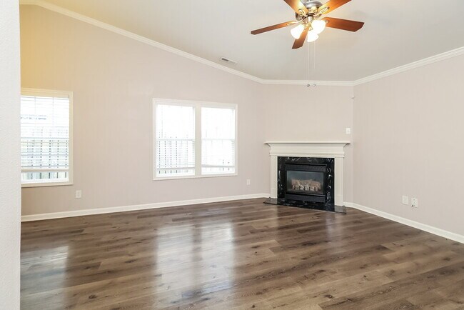 Building Photo - 633 Tribune Dr