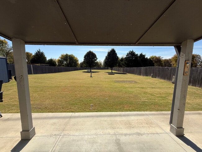 Foto del edificio - 3213 E Oakridge St