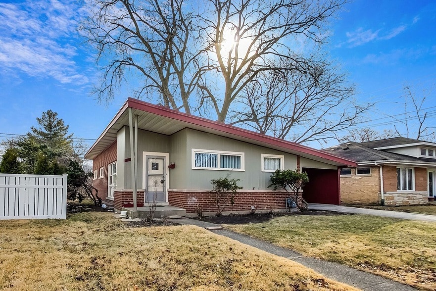 Primary Photo - 8109 Karlov Ave