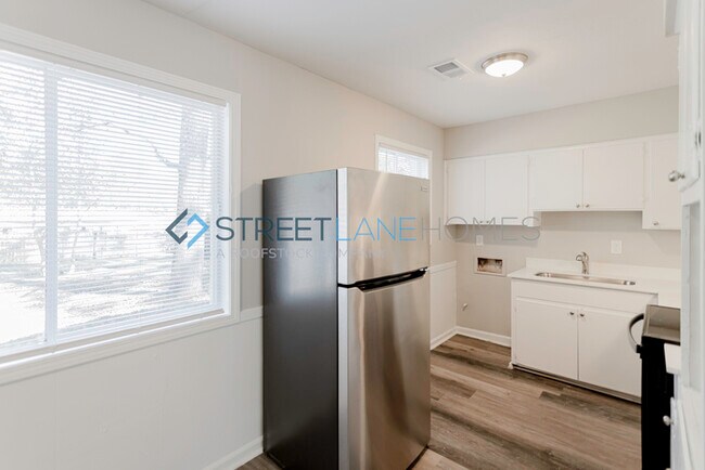 Building Photo - NOW OFFERING $250 OFF FIRST FULL MONTH IF ...