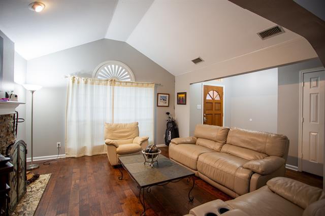 Building Photo - 2120 Wentworth Dr