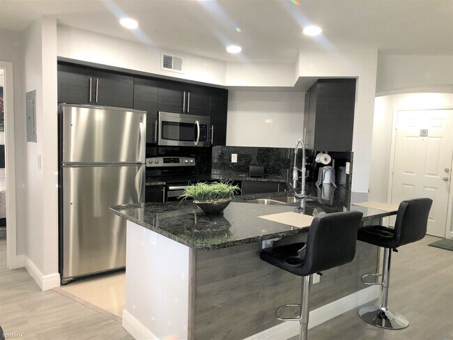 Building Photo - 1 br, 1 bath Condo - 7350 Westpointe Blvd ...