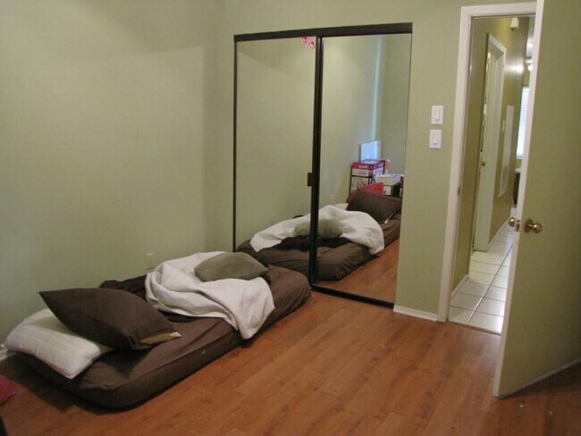 Building Photo - 106 E 30th St