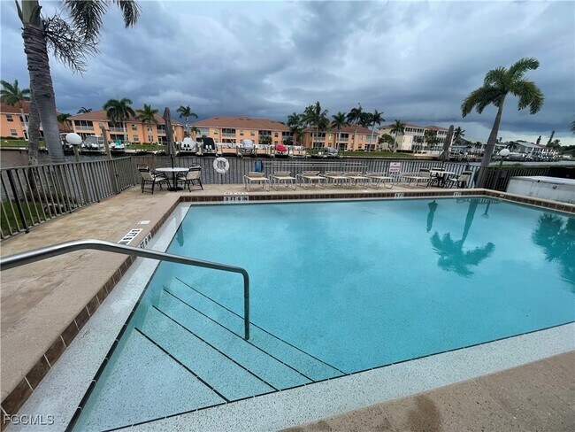 Foto del edificio - 4525 Country Club Blvd