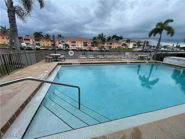 Building Photo - 4525 Country Club Blvd