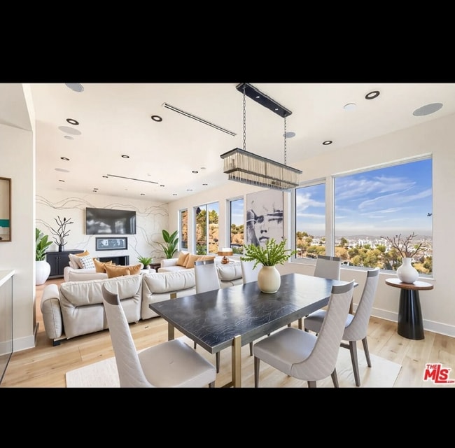 Foto del edificio - 1610 Viewmont Dr