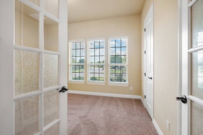 Building Photo - Wonderful 5 Bedroom, 4 Bath Home in the Desirable Behrens Ranch Community