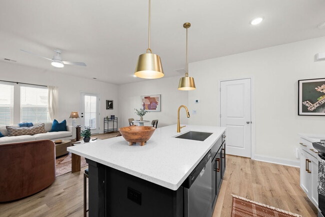 Building Photo - Oak Lake Townhomes