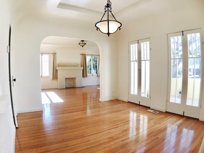 Foto del edificio - SFM Remodeled Home In Glendale with a Larg...