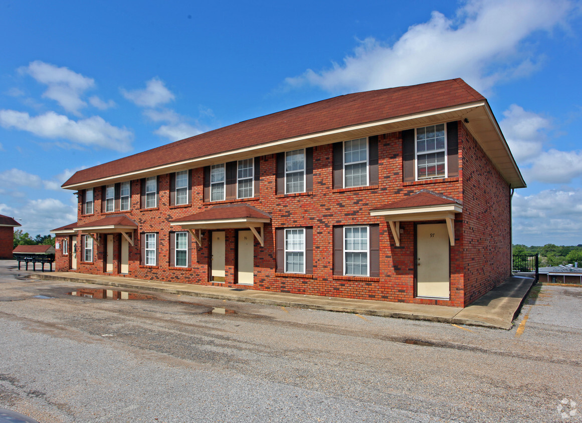 Building Photo - Brookhaven Apartments