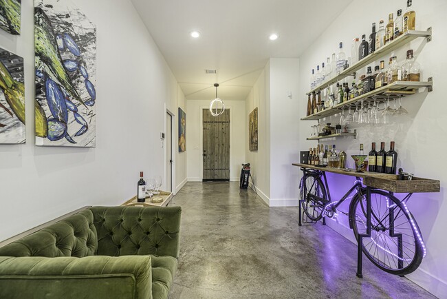 Building Photo - 475 Pinnacle