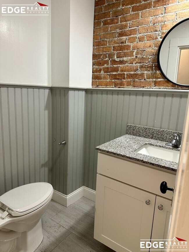 Building Photo - 203 High St