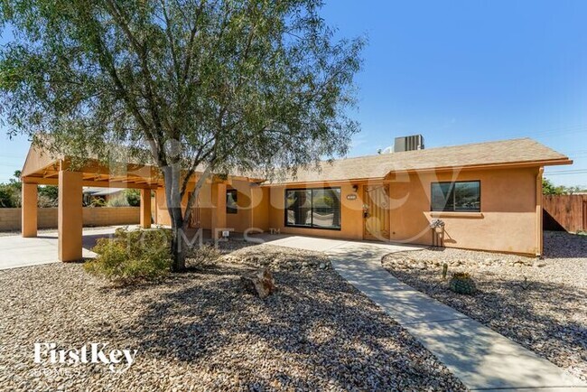 Building Photo - 518 S Lehigh Dr