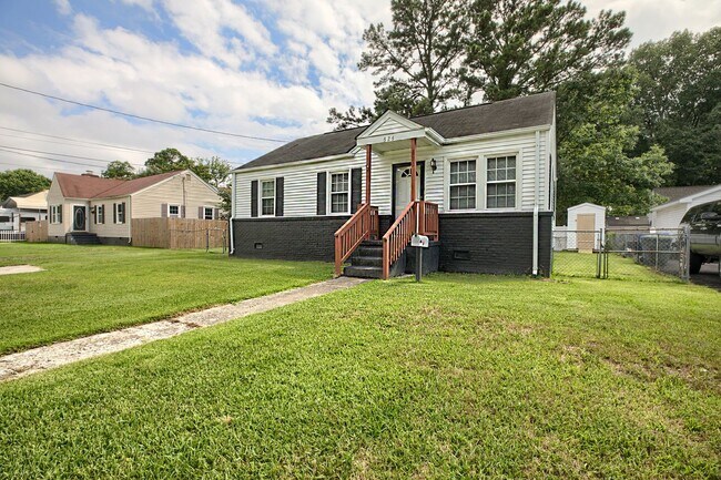 Foto del edificio - Call Sabrina Thomas at 757-767-0767 for more information