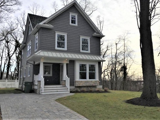 Building Photo - 37 Pinewood Dr