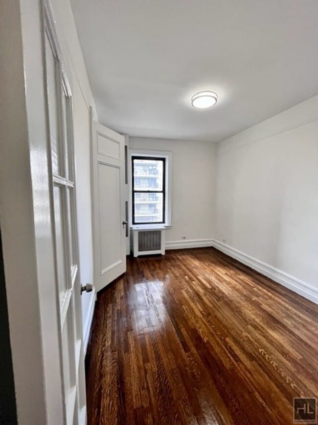 Building Photo - W 178 St