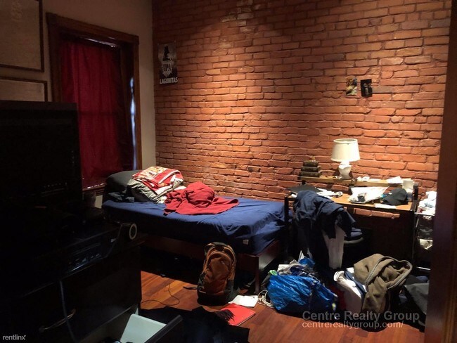 Building Photo - 5 br, 2 bath Apartment - 10 Strathmore Rd # 4