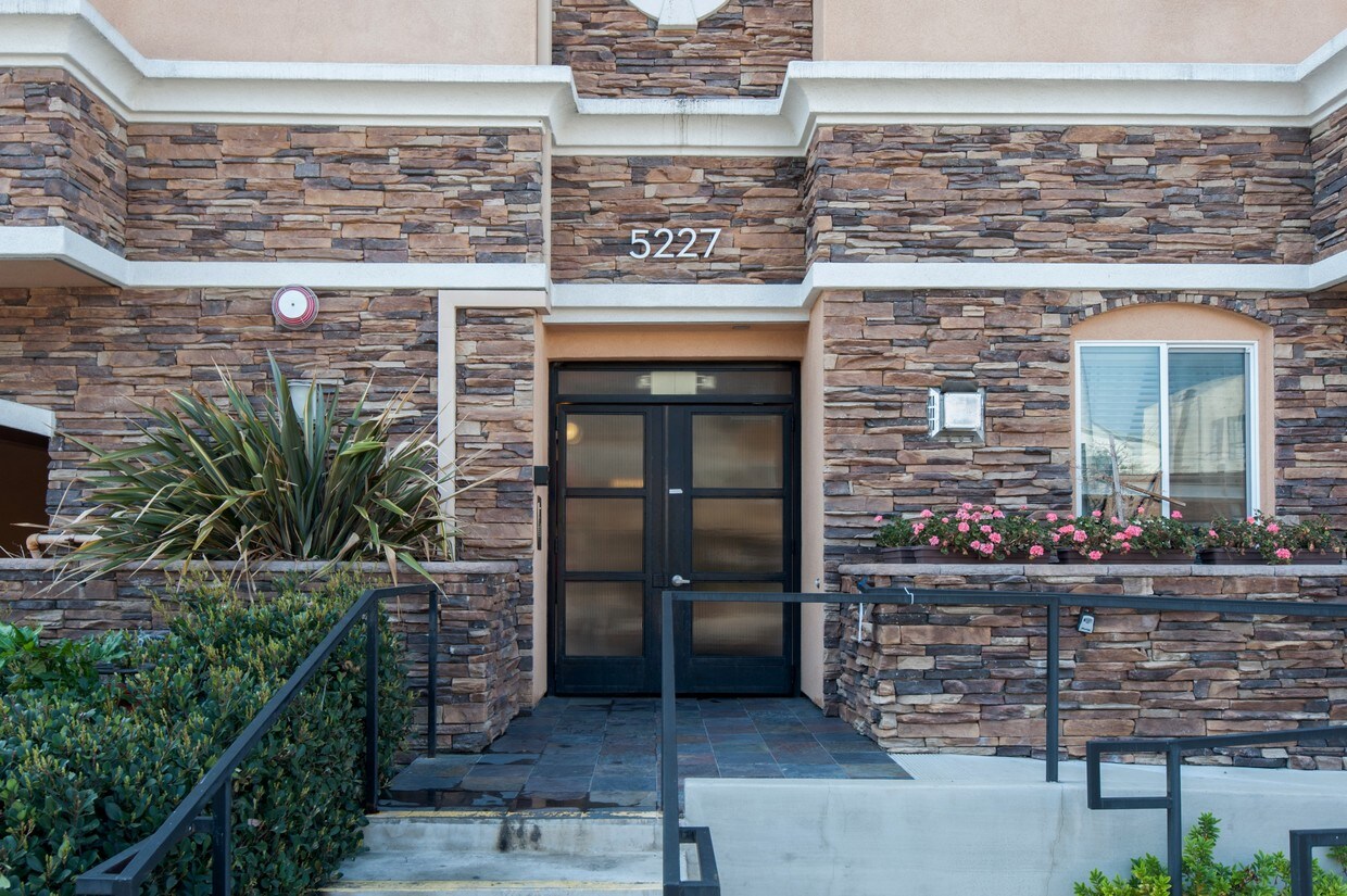 5227 Denny Ave, North Hollywood, CA 91601 Condo for Rent in North
