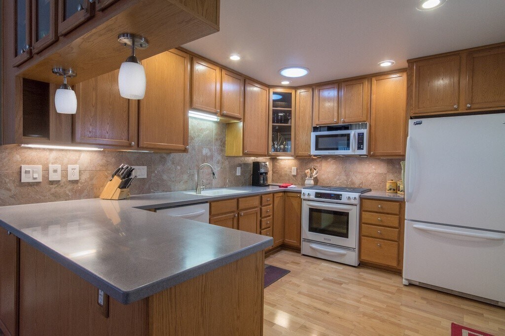 Foto principal - Spacious 2BD/2BA Home - Dual Master Suites...