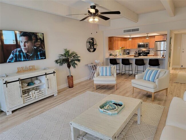 Foto del edificio - 7650 Bayshore Dr