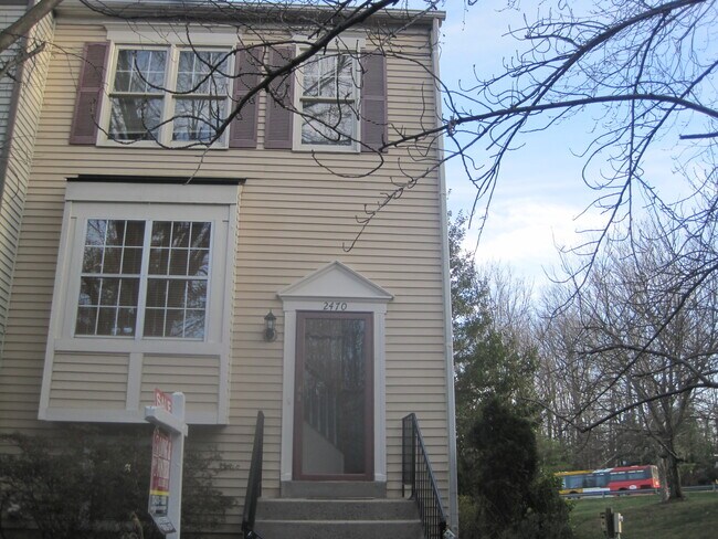 Front - 2470 Ridgehampton Ct Townhome