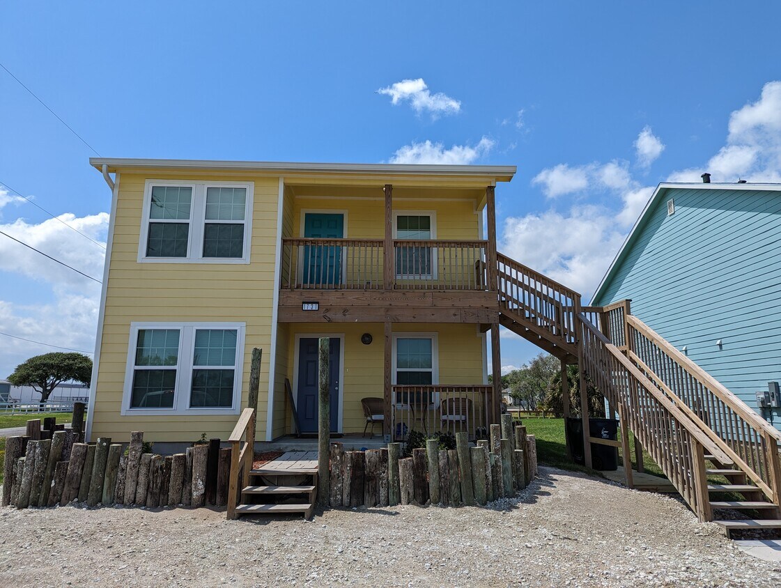 1731 S Verne St, Rockport, TX 78382 Townhome Rentals in Rockport TX