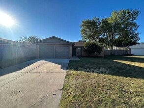 Building Photo - 625 Edwards Dr