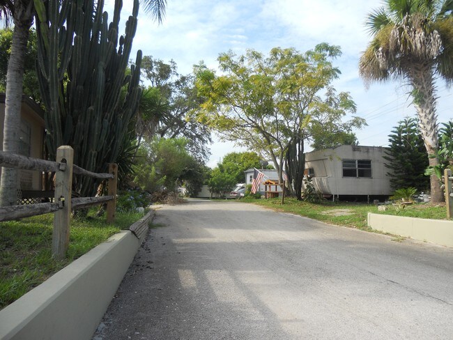 Foto del edificio - Silverbreeze Mobile Home Park