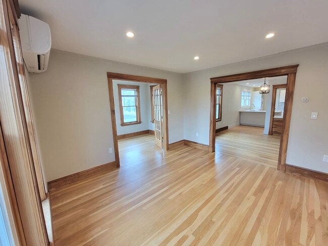 Building Photo - 72 Tufts St