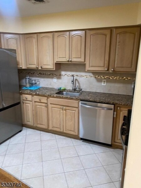 Foto del edificio - 633 Magnolia Ave